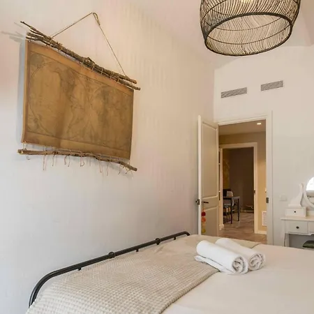 Apartment Chic In Center