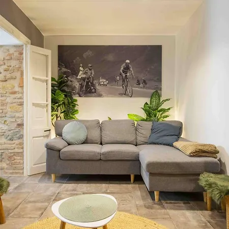 Apartment Chic In Center